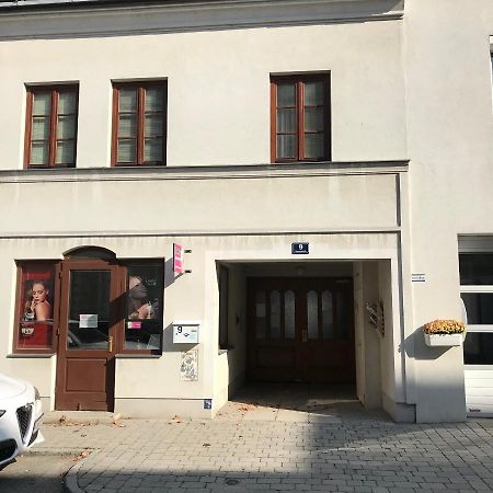 Lg Tiny Apartman Korneuburg Kültér fotó